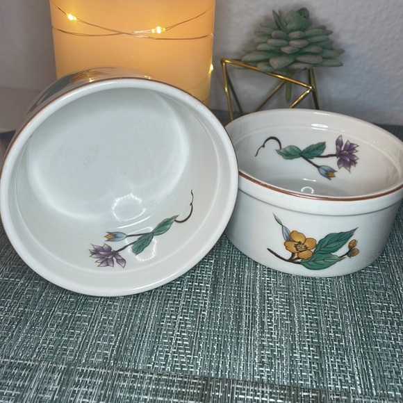 #72 Two Cute Flower Bakeware Dishes - Picture 3 of 15